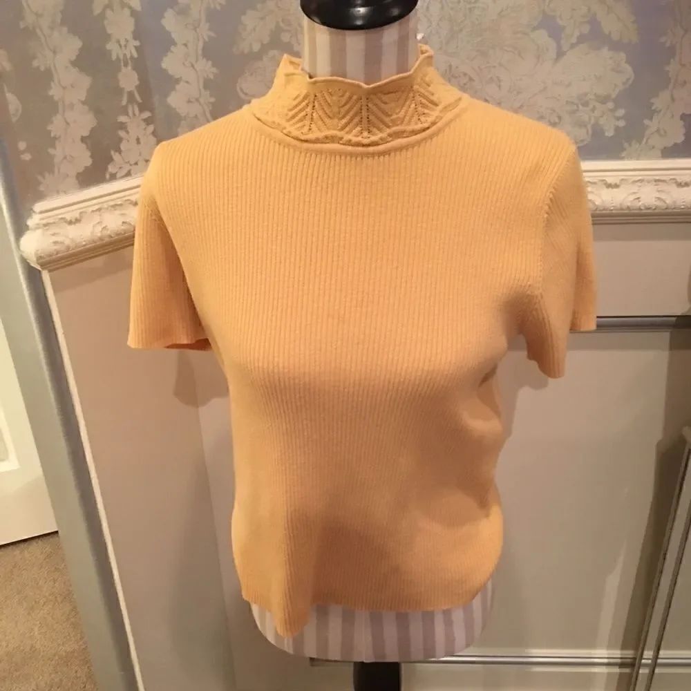 YELLOW RIBBED Top